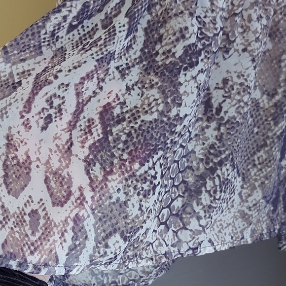 Sheer Peplum top - Picture 3 of 4